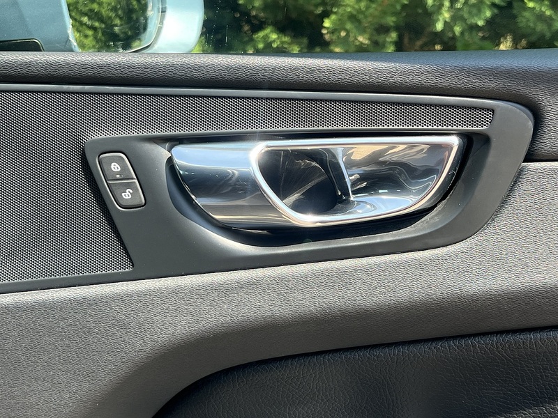 Volvo XC60 D4 Momentum - U12424