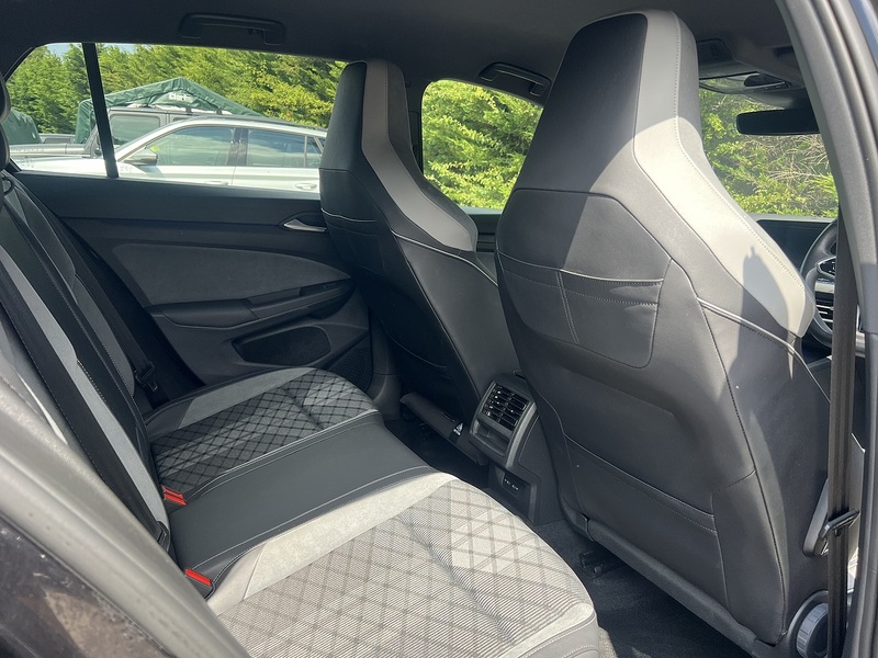 Volkswagen Golf eTSI MHEV R-Line - U12425