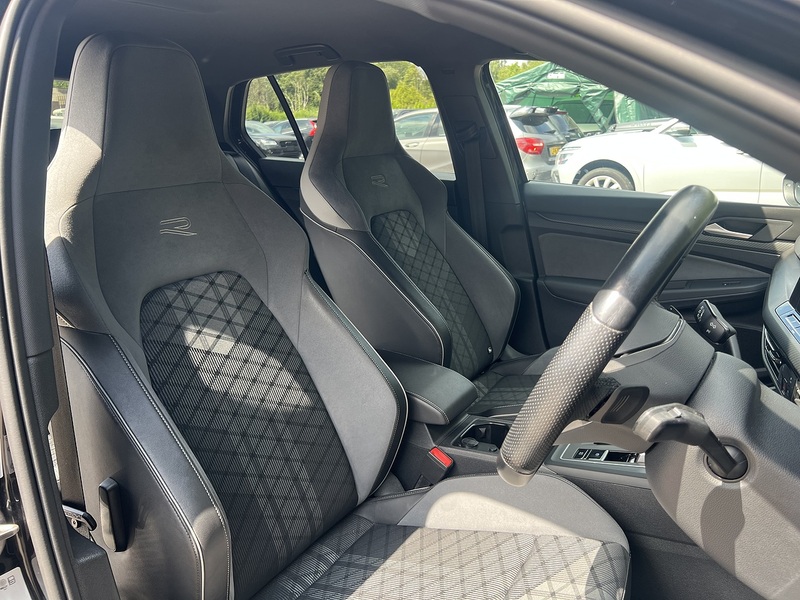 Volkswagen Golf eTSI MHEV R-Line - U12425