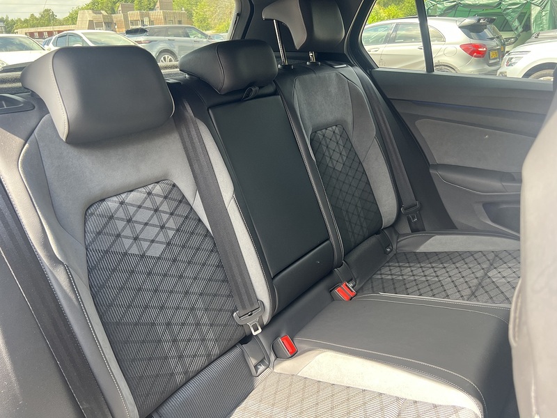 Volkswagen Golf eTSI MHEV R-Line - U12425