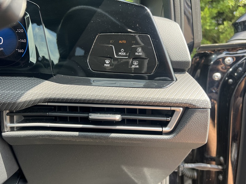 Volkswagen Golf eTSI MHEV R-Line - U12425