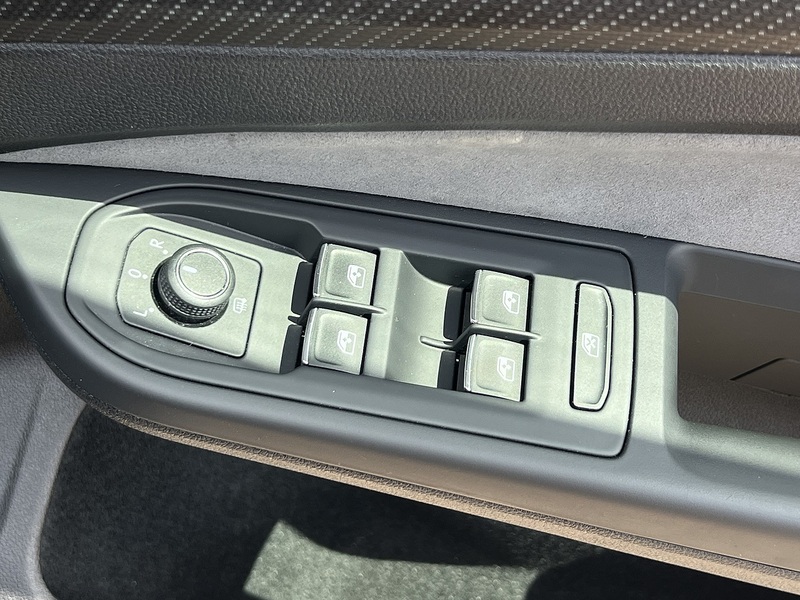 Volkswagen Golf eTSI MHEV R-Line - U12425
