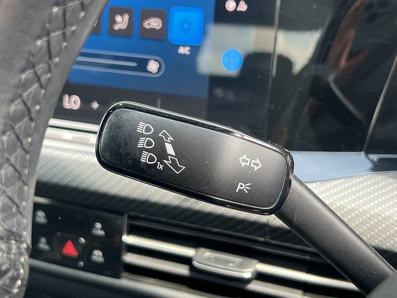 Volkswagen Golf eTSI MHEV R-Line - U12425