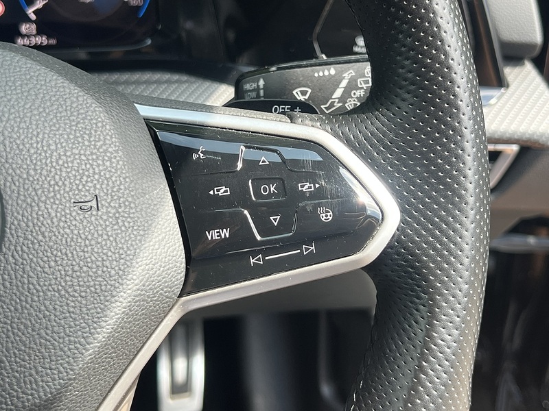 Volkswagen Golf eTSI MHEV R-Line - U12425