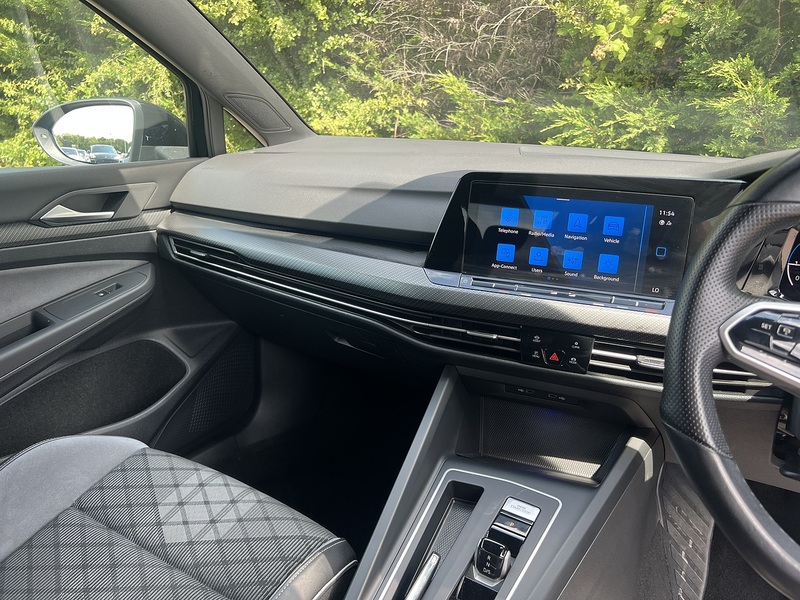 Volkswagen Golf eTSI MHEV R-Line - U12425
