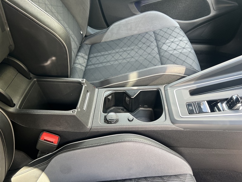 Volkswagen Golf eTSI MHEV R-Line - U12425