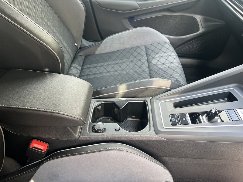 Volkswagen Golf eTSI MHEV R-Line - U12425