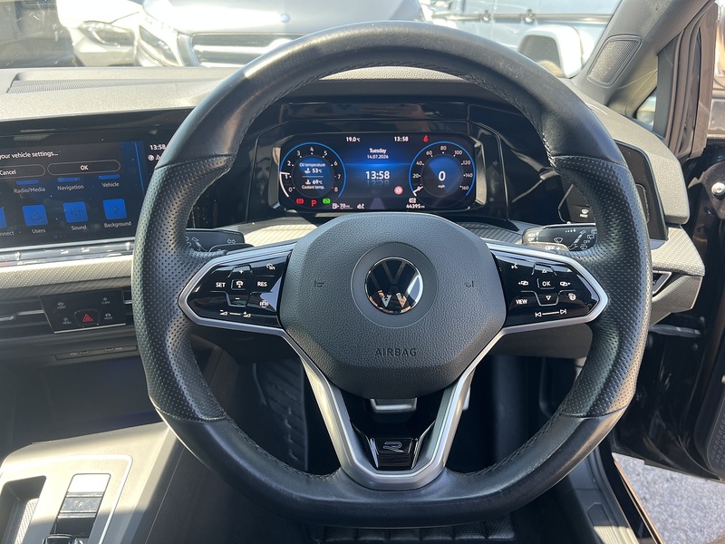 Volkswagen Golf eTSI MHEV R-Line - U12425