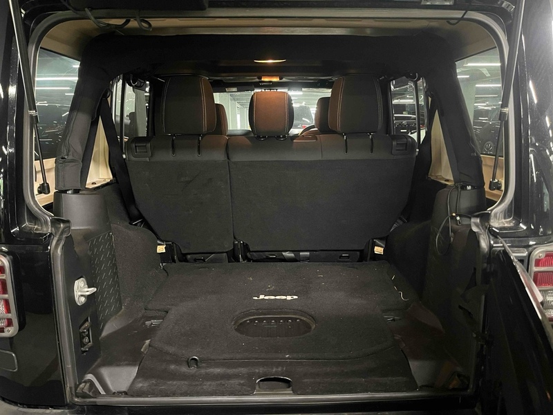 Jeep Wrangler Unlimited Sahara - U12436