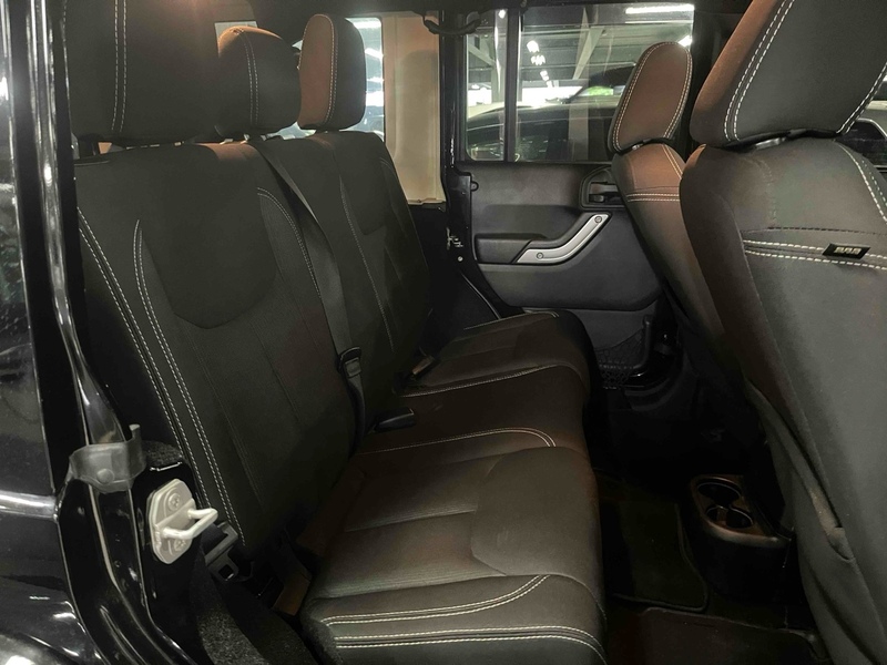 Jeep Wrangler Unlimited Sahara - U12436
