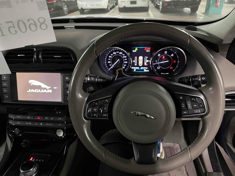 Jaguar Xe Se - U12469