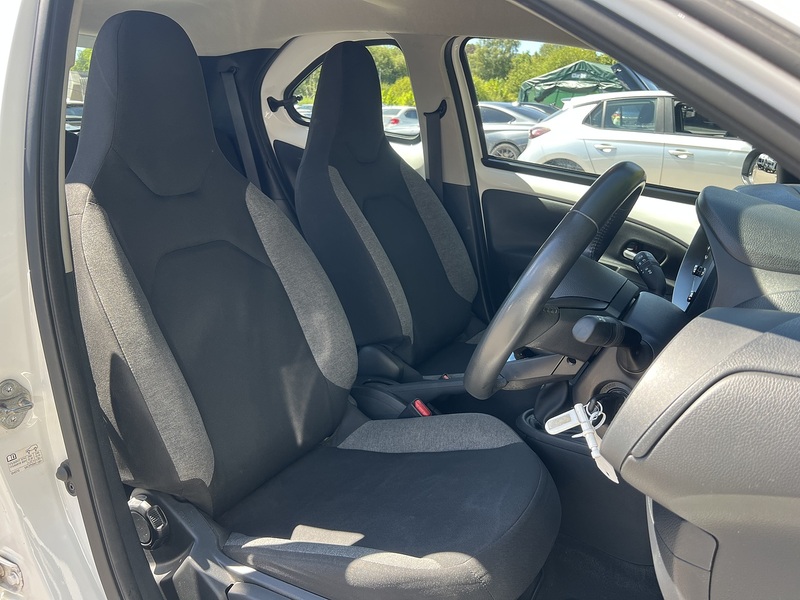 Toyota Aygo X VVT-i Pure - U12475