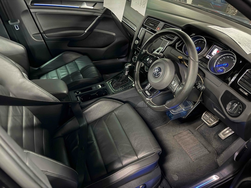 Volkswagen Golf R - U12485