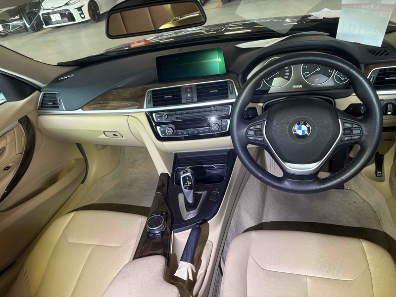 BMW 3 Series 320I Luxury Touring - U12499