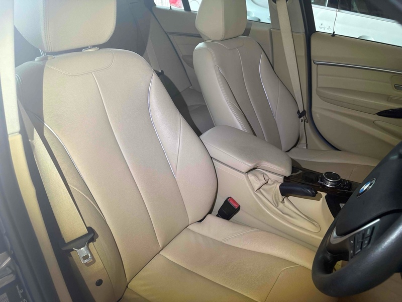 BMW 3 Series 320I Luxury Touring - U12499