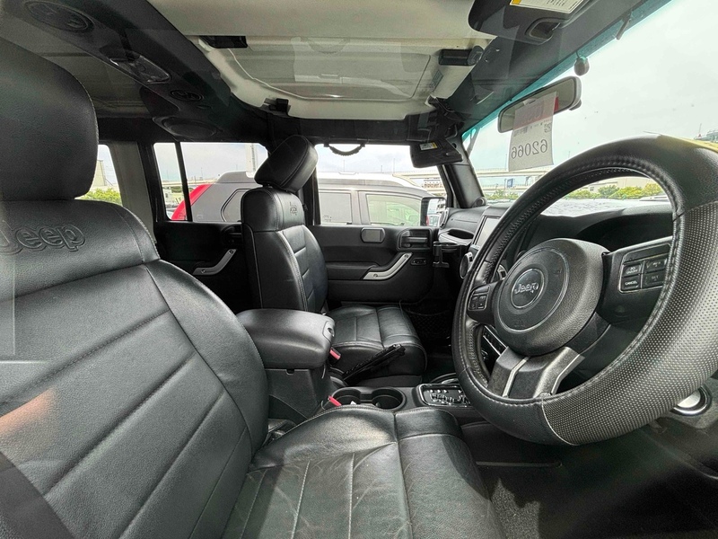 Jeep Wrangler Sahara Unlimited - U12519