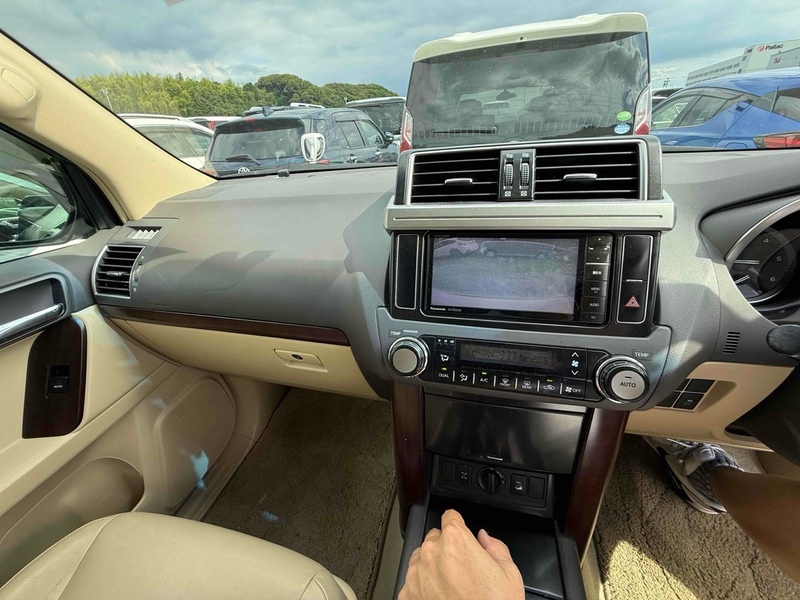 Toyota Land Cruiser Prado TX L Package - U12525