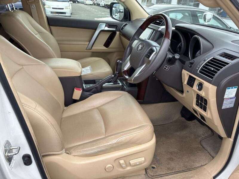 Toyota Land Cruiser Prado TX L Package - U12525