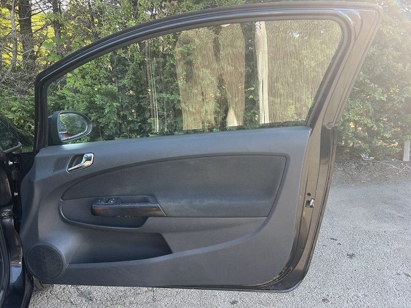 Vauxhall Corsa Design - U12534