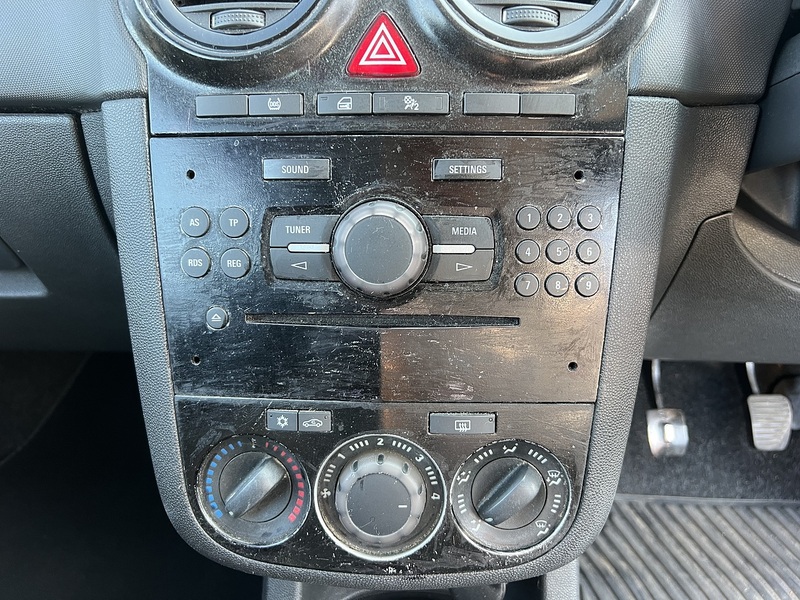 Vauxhall Corsa Design - U12534