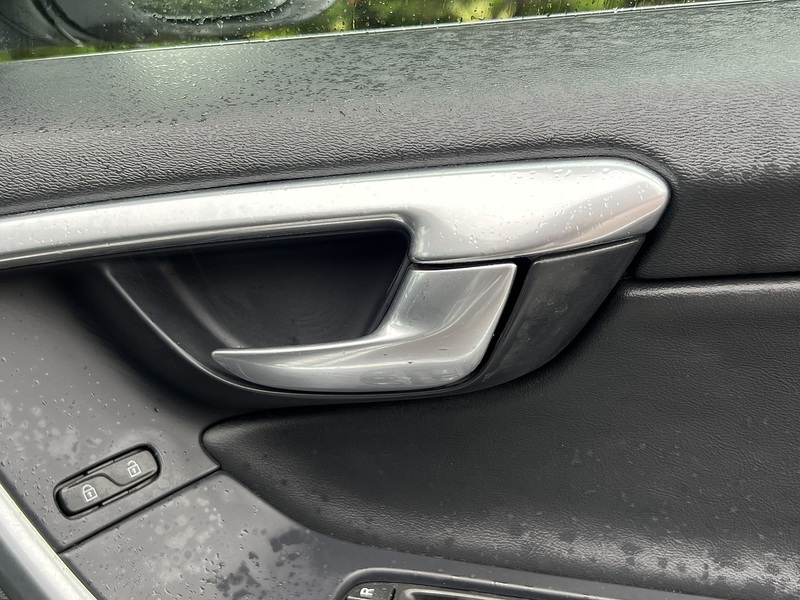 Volvo Xc60 T6 R-Design Awd - U12542