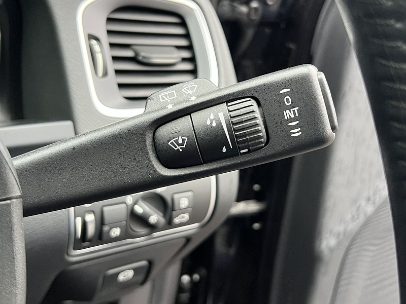 Volvo V60 D4 Se Lux Nav - U12543