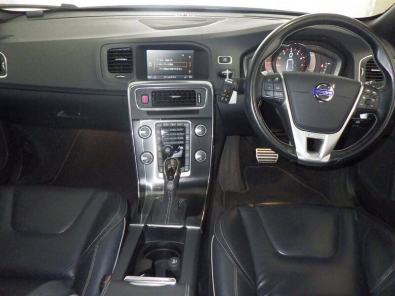 Volvo V60 T4 R-Design - U12548