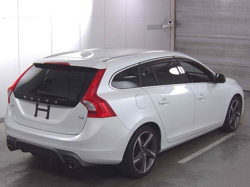 Volvo V60 T4 R-Design - U12548