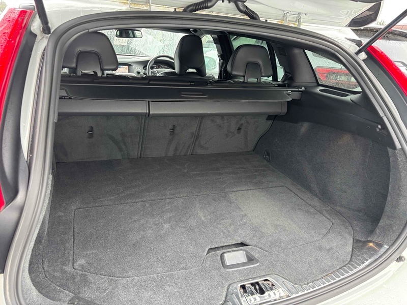 Volvo V60 T4 R-Design - U12548