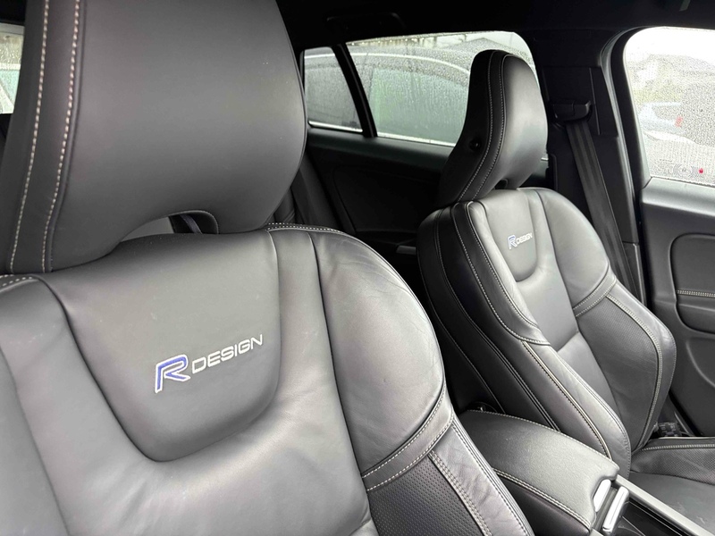 Volvo V60 T4 R-Design - U12548