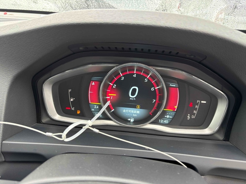 Volvo V60 T4 R-Design - U12548