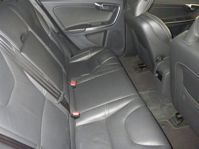 Volvo V60 T4 R-Design - U12548