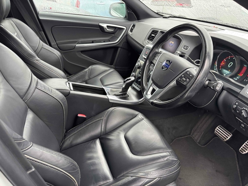 Volvo V60 T4 R-Design - U12548