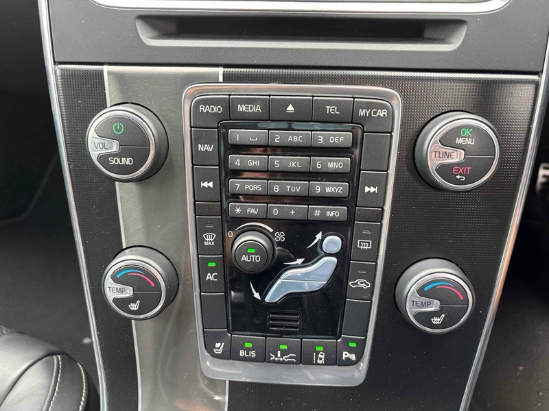 Volvo V60 T4 R-Design - U12548