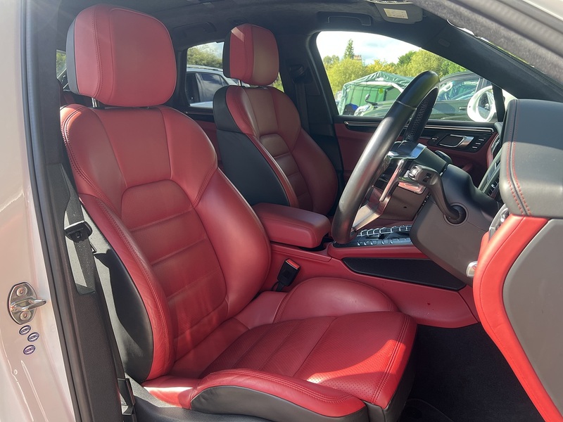 Porsche Macan Turbo Pdk - U12586