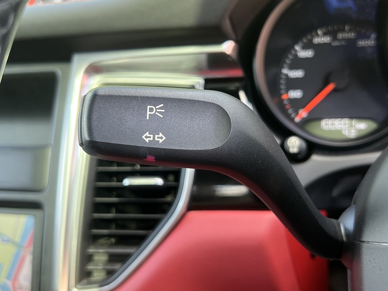 Porsche Macan Turbo Pdk - U12586