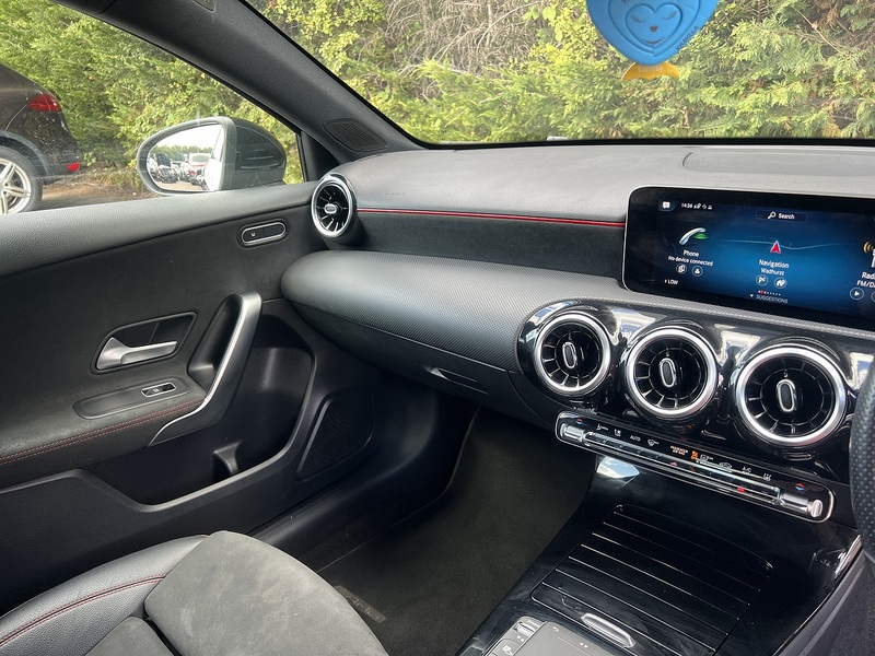 Mercedes-Benz A Class A250e AMG Line - U12589