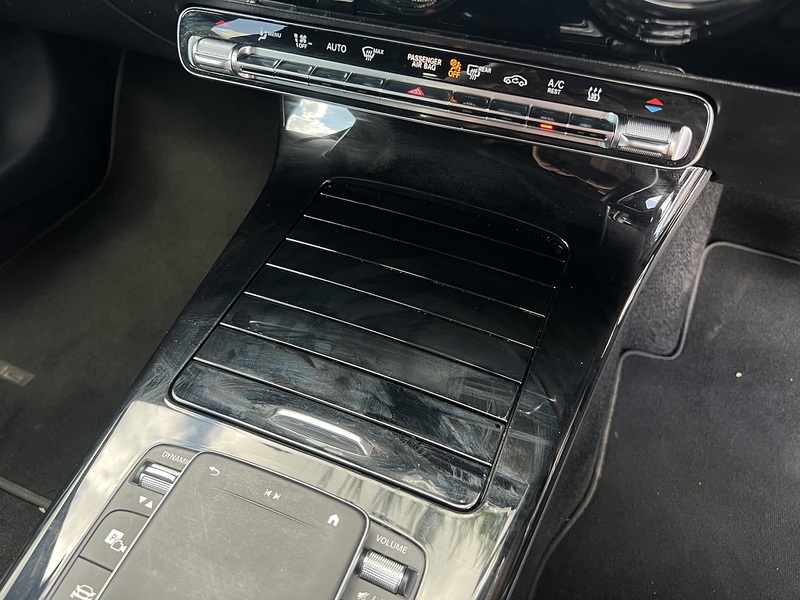 Mercedes-Benz A Class A250e AMG Line - U12589