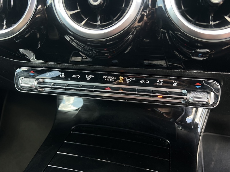 Mercedes-Benz A Class A250e AMG Line - U12589
