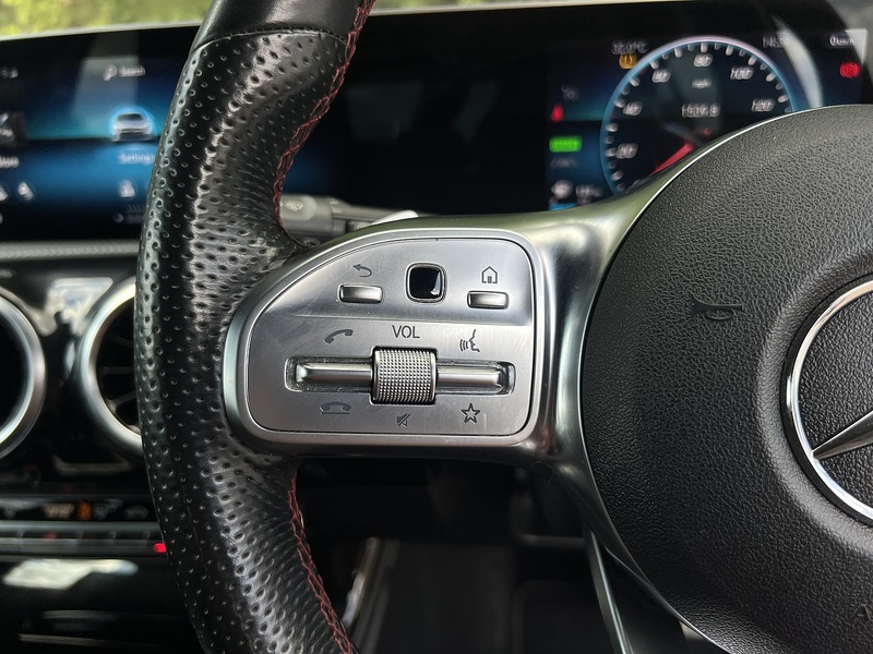 Mercedes-Benz A Class A250e AMG Line - U12589