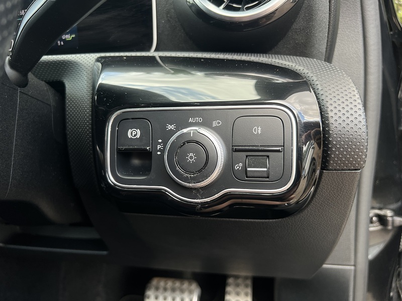Mercedes-Benz A Class A250e AMG Line - U12589