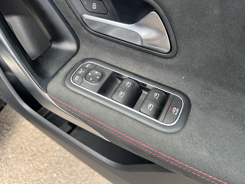 Mercedes-Benz A Class A250e AMG Line - U12589