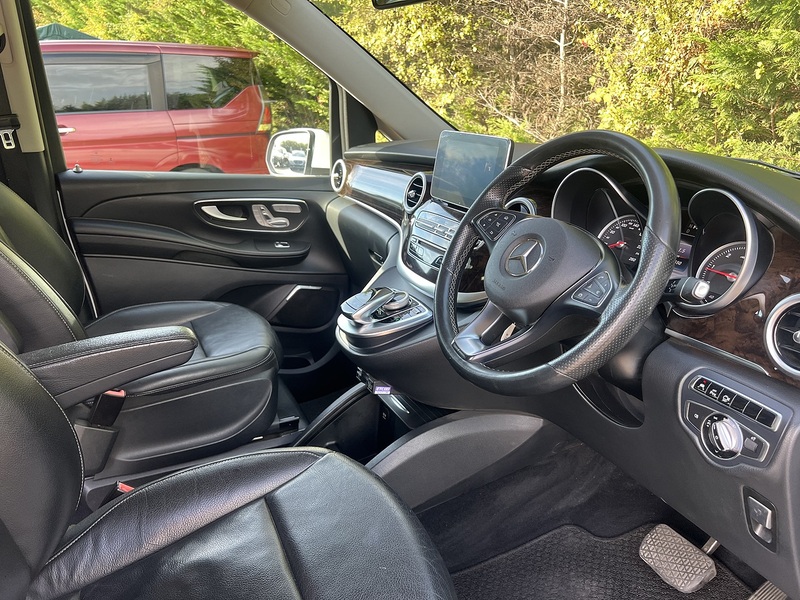 Mercedes-Benz V-Class V220D Avantgarde L - U12596