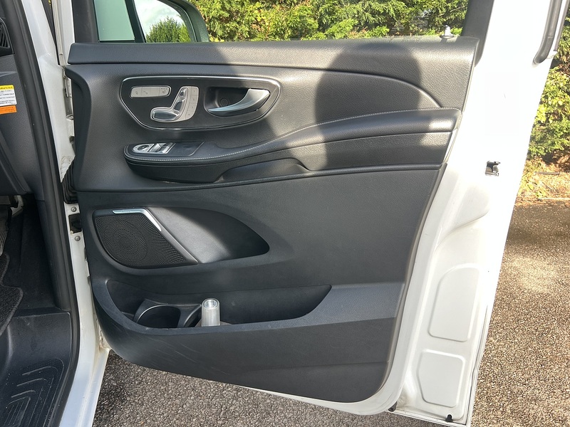 Mercedes-Benz V-Class V220D Avantgarde L - U12596