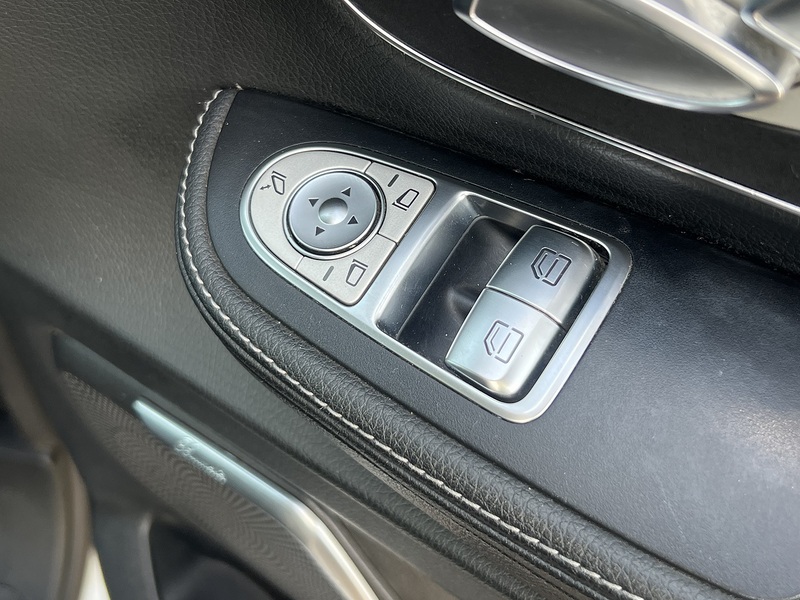 Mercedes-Benz V-Class V220D Avantgarde L - U12596