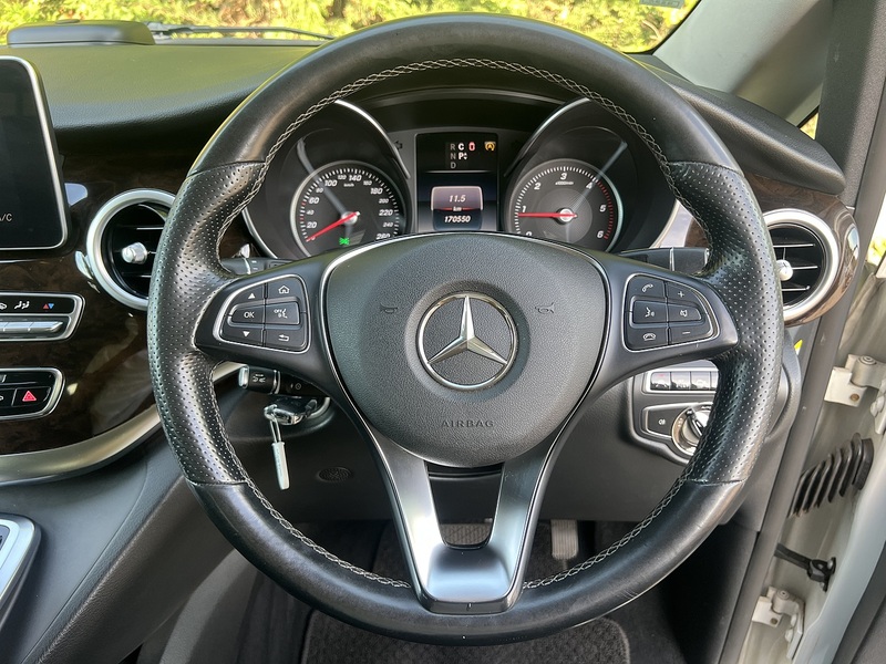 Mercedes-Benz V-Class V220D Avantgarde L - U12596
