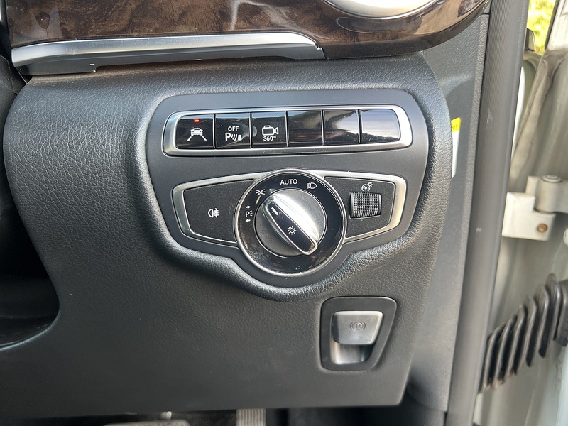 Mercedes-Benz V-Class V220D Avantgarde L - U12596