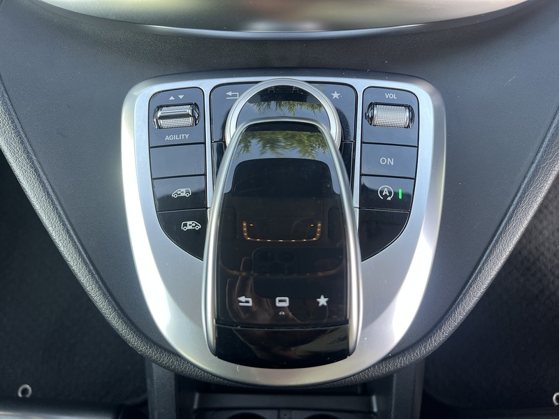 Mercedes-Benz V-Class V220D Avantgarde L - U12596