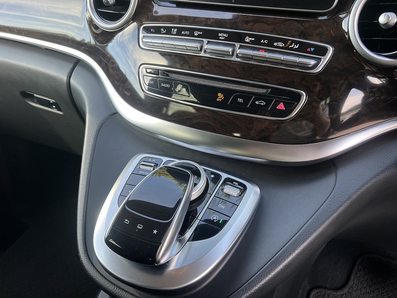 Mercedes-Benz V-Class V220D Avantgarde L - U12596