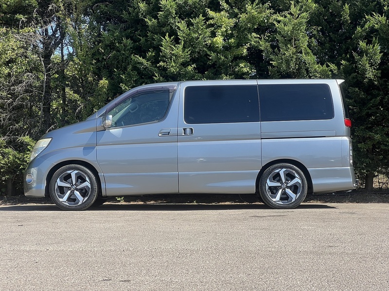 Nissan ELGRAND 350HIGHWAY STAR  - U12602